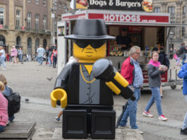 picture-of-Lego-figure-Amsterdam-square-of-Andre-Hazes