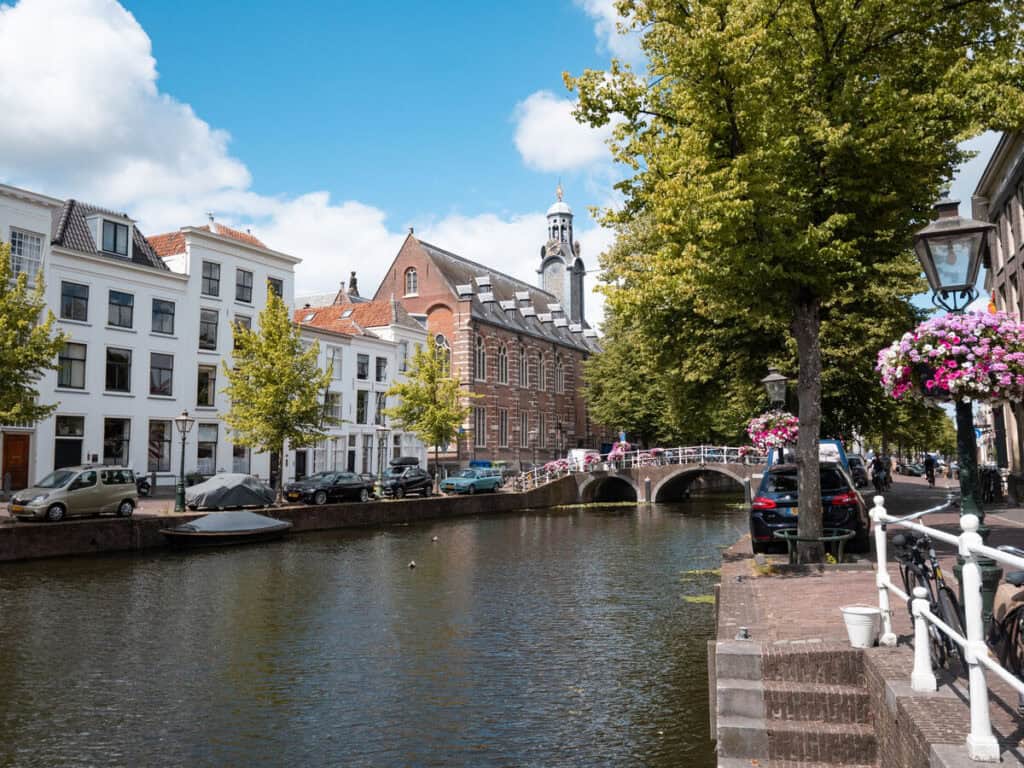 photo-of-Rapenburg-canal-in-Leiden-with-academie-gebouw-in-the-background-on-sunny day