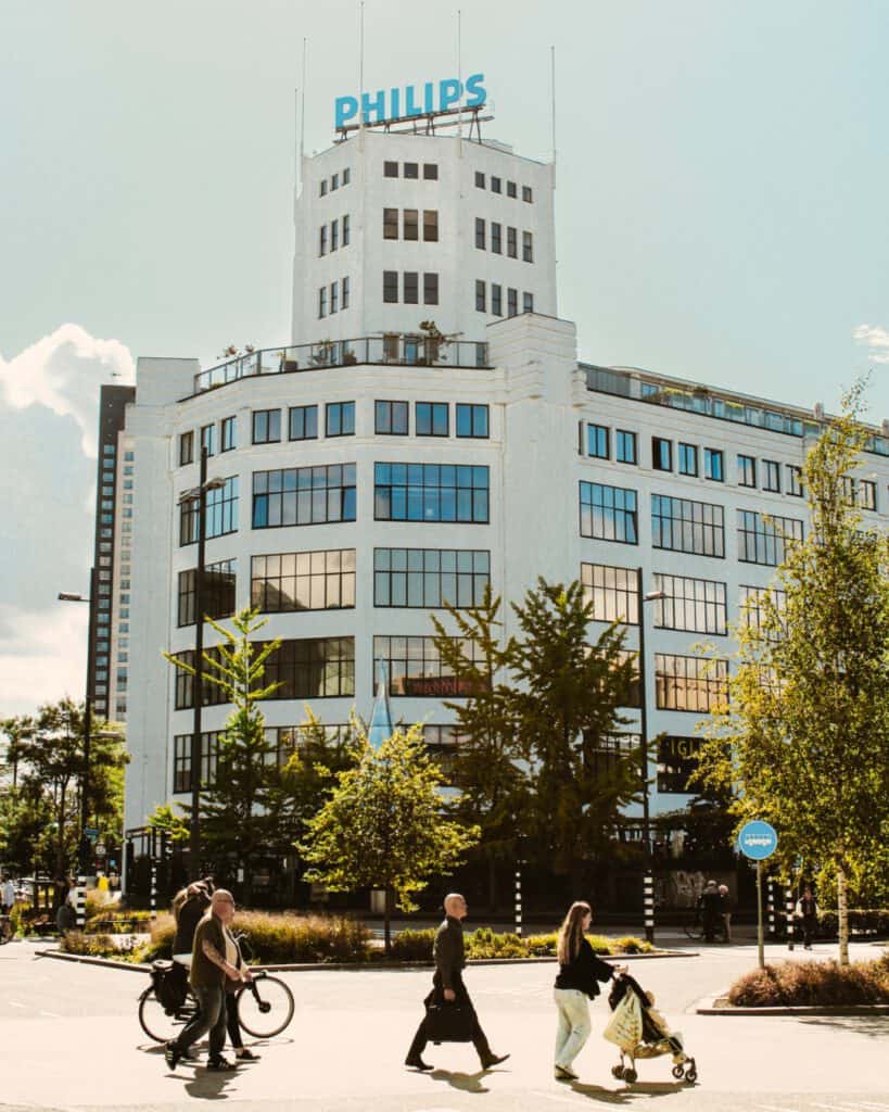 Lichttoren-Philips-Building-Eindhoven-WestCord-Hotel-Eindhoven-exterior