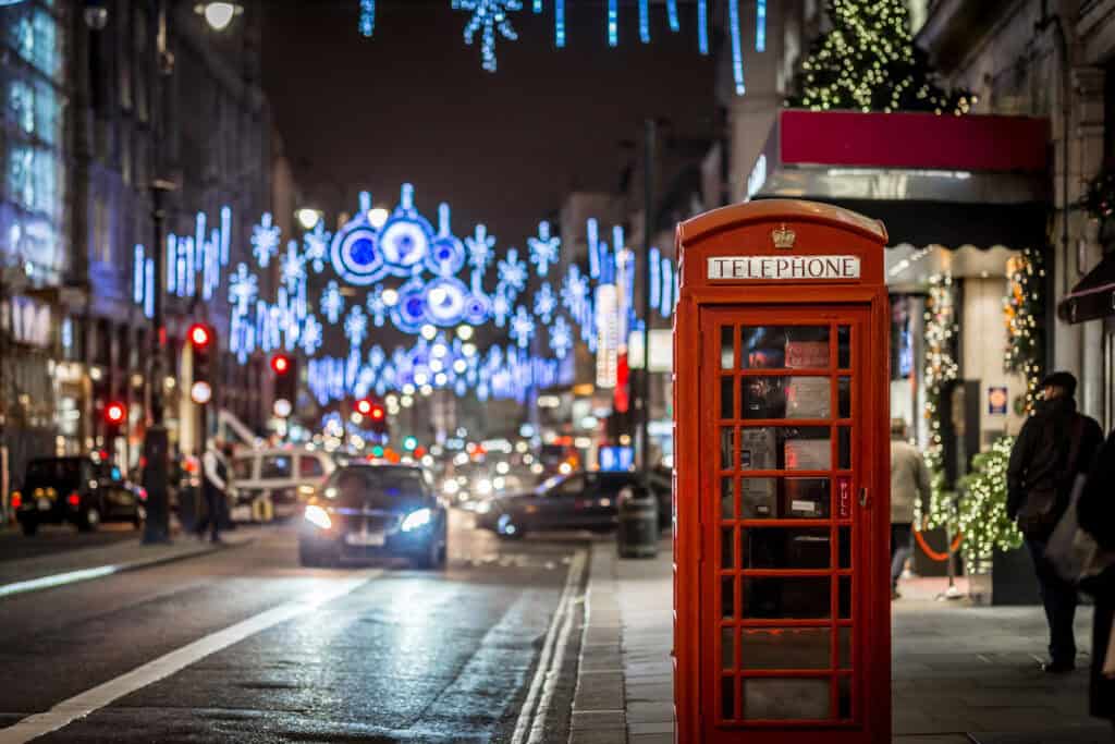 Ruas decoradas em Londres durante a época do Natal