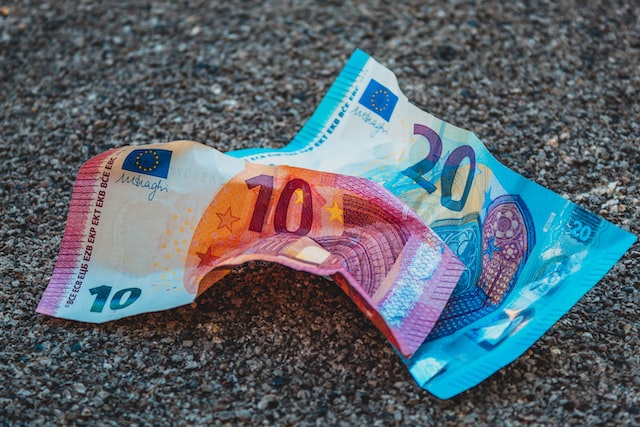 euro-notes-crumpled-on-ground