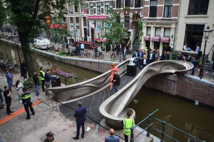 Queen-Maxima-opens-world-sfirst-3D-printed-steel-bridge-in-Red-Light-District-in-Amsterdam