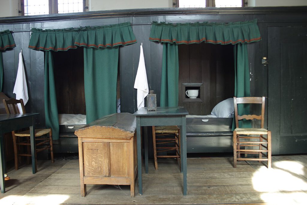 Mannenzaal-Men's-hall-in-Amersfoort-image-of-beds