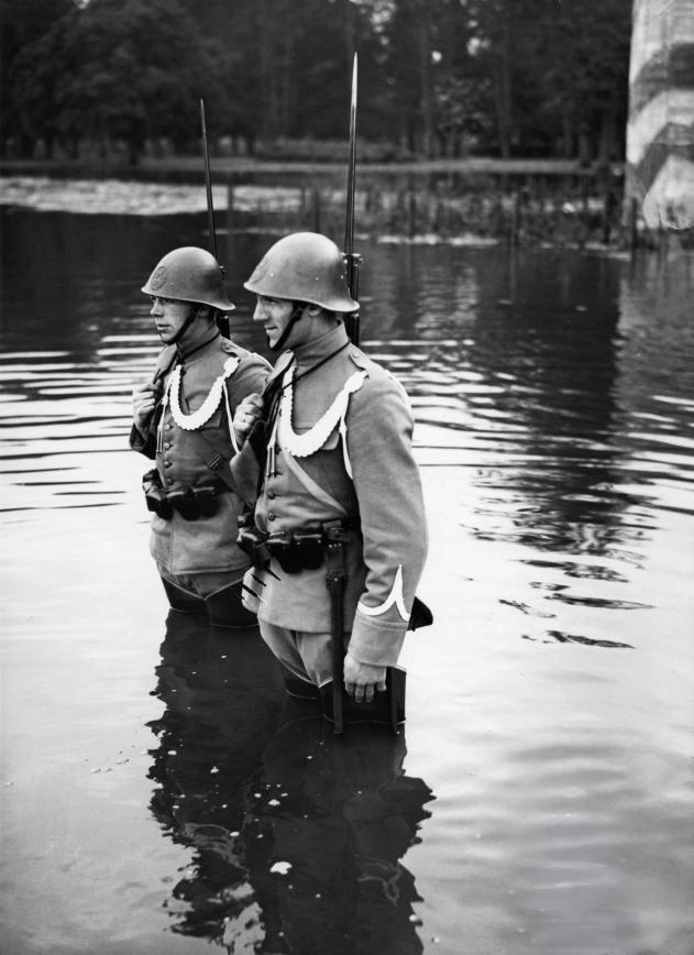 The Netherlands at war: Dutch soldiers on guard shortly after the war started, around 1939