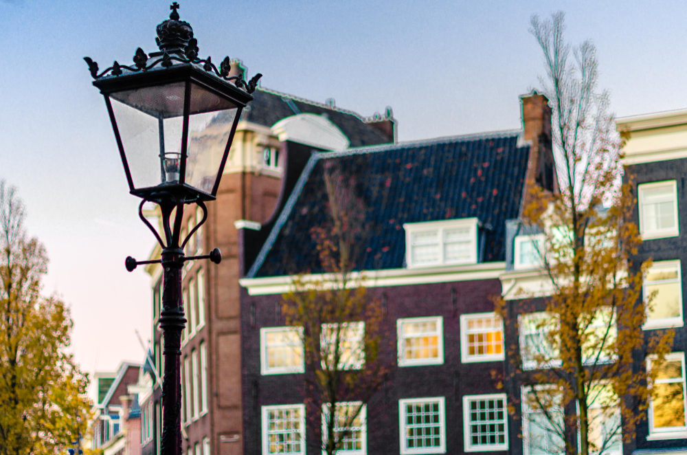 photo-of-Dutch-architecture-lampost-with-Dutch-houses-in-the-background