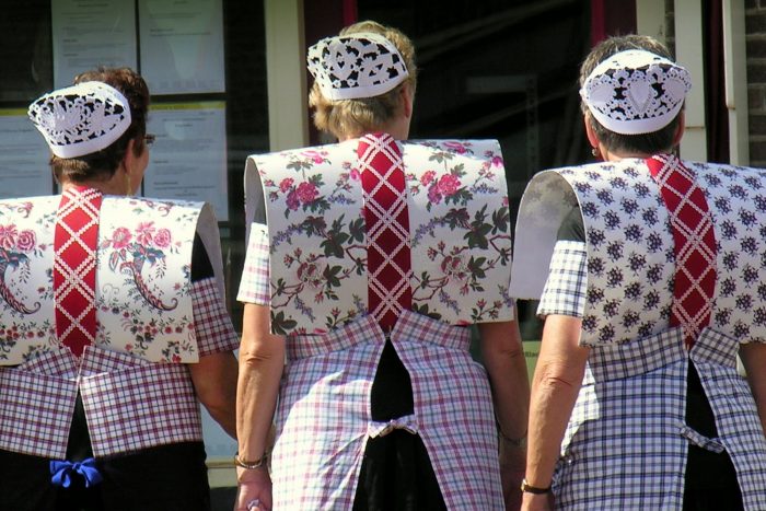 traditional Dutch clothing 