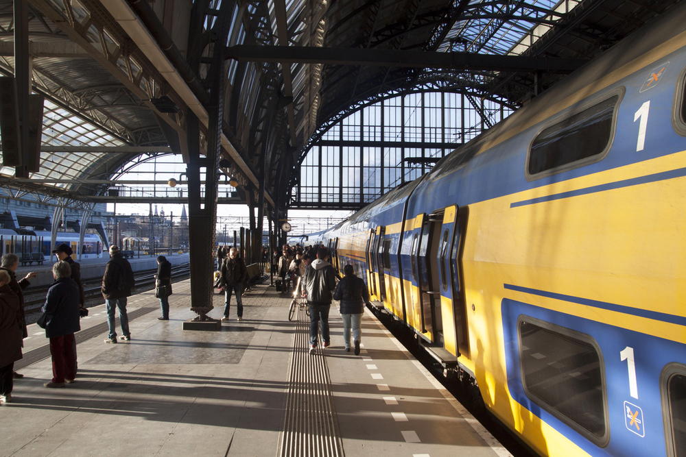 NS-train-in-amsterdam-central-station