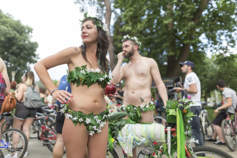 Butts everywhere! Dutchies cycle naked through Amsterdam