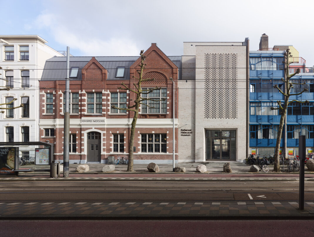 Image-of-the-national-holocaust-museum-in-amstermda