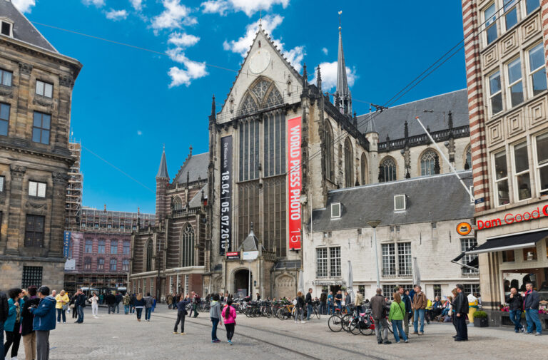 Dutch churches expected to receive up to 10,000 status holders and asylum-seekers