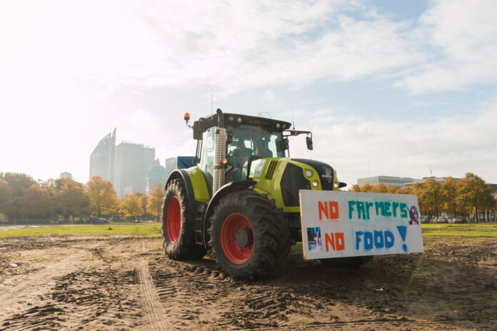 Photo-of-tractor-carrying-sign-stating-no-farmers-no-food-during-protest-in-the-netherlands
