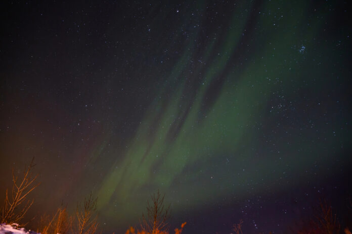 Light-green-northern-lights-in-the-sky