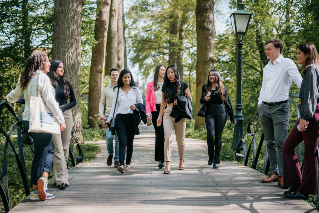 students-at-nyenrode-business-university-gathering-for-a-career-development-session
