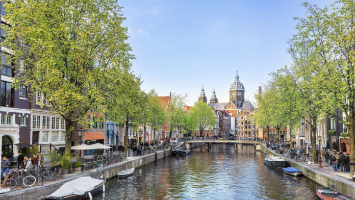 photo-of-a-canal-in-clear-blue-sky-amsterdam