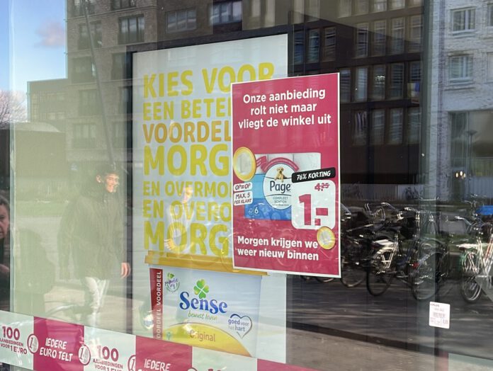 Page-toilet-paper-sold-out-sign-at-plus-netherlands