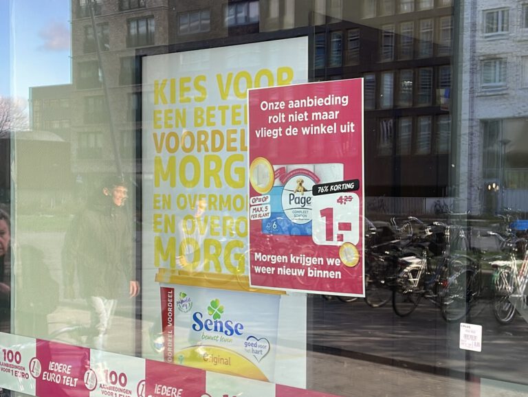 Dutchies plunder supermarket for… toilet paper?