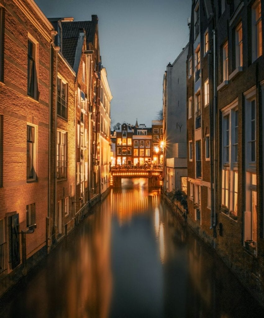 amsterdam-canals-by-night