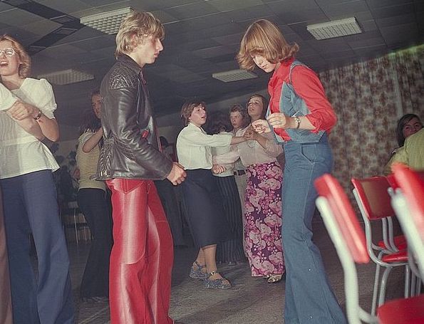 People-dancing-in-the-70s-in-the-Netherlands