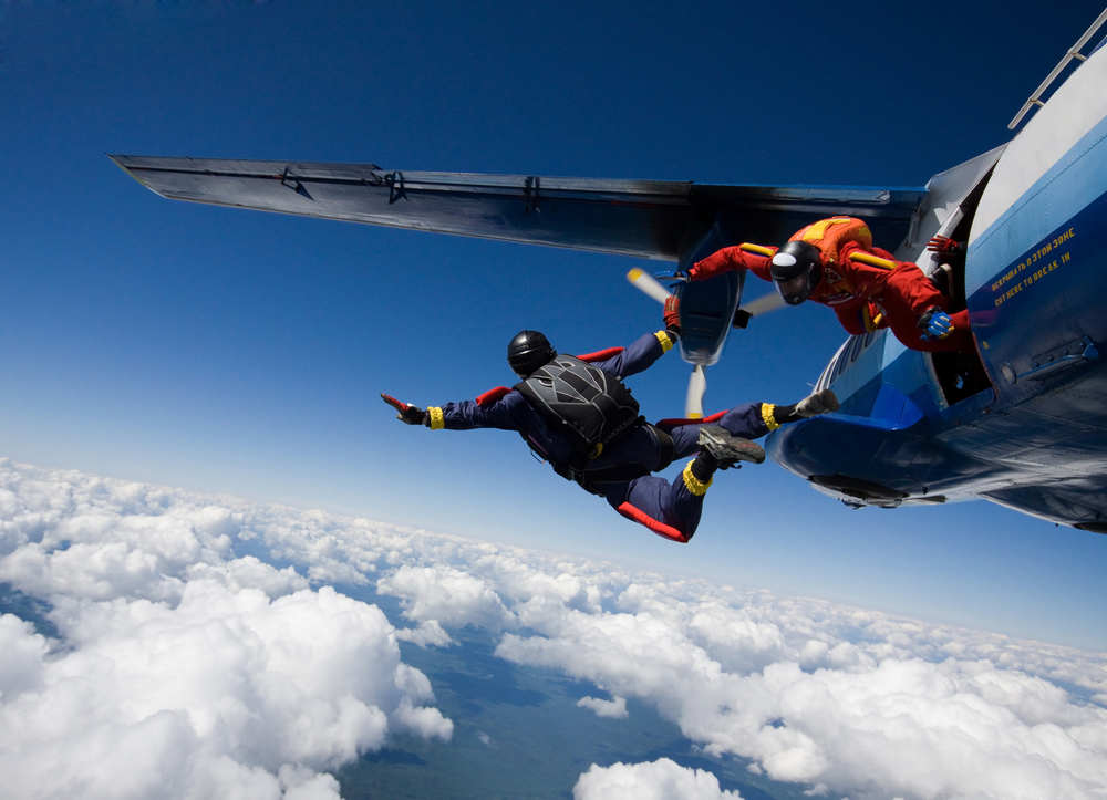 People-going-skydiving-from-a-plane