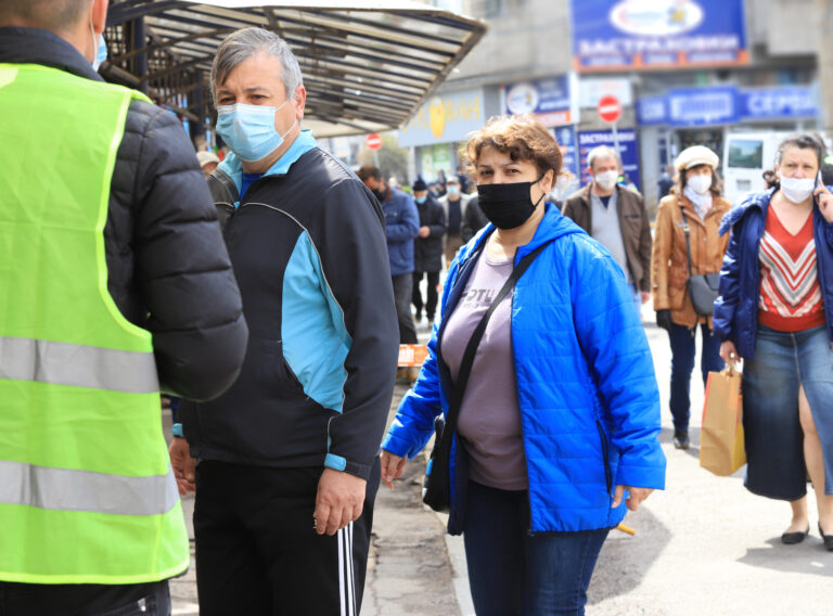 Weekly update: Netherlands counts over 200,000 positive tests in one week