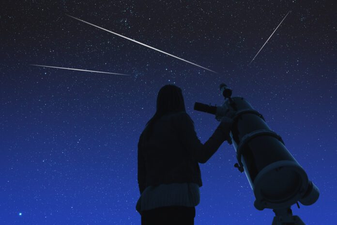 Stargazing-at-shooting-stars-of-Perseids-meteor-shower-Netherlands