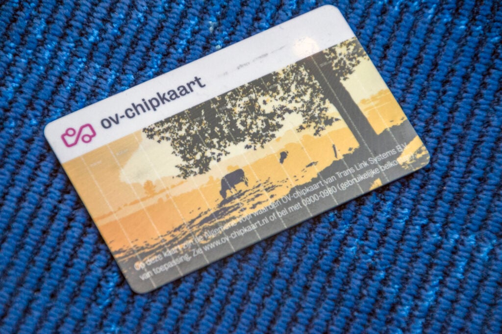 Yellow-personal-public-transport-card-in-the-netherlands