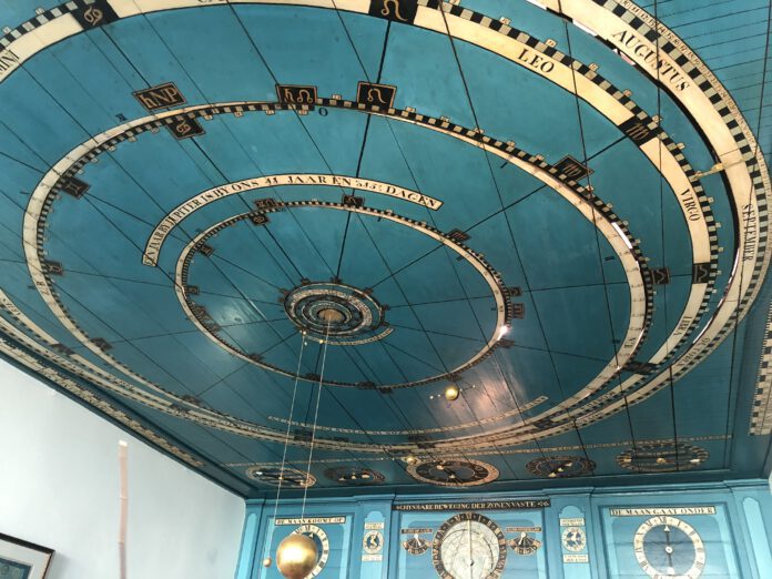 photo-of-ceiling-at-Planetarium-Eise-Eisinga-in-Franeker
