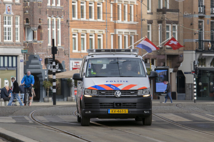 police-car-on-tram-tracks-rokin