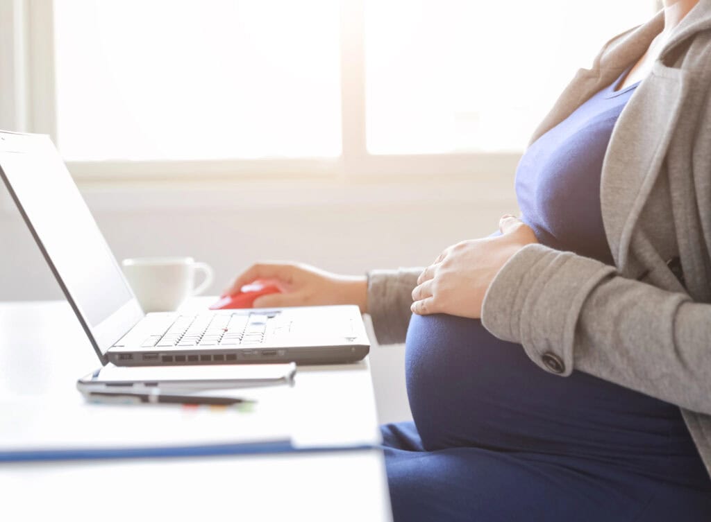 pregnant-woman-being-dismissed-from-job-in-the-netherlands-due-to-urgent-reason