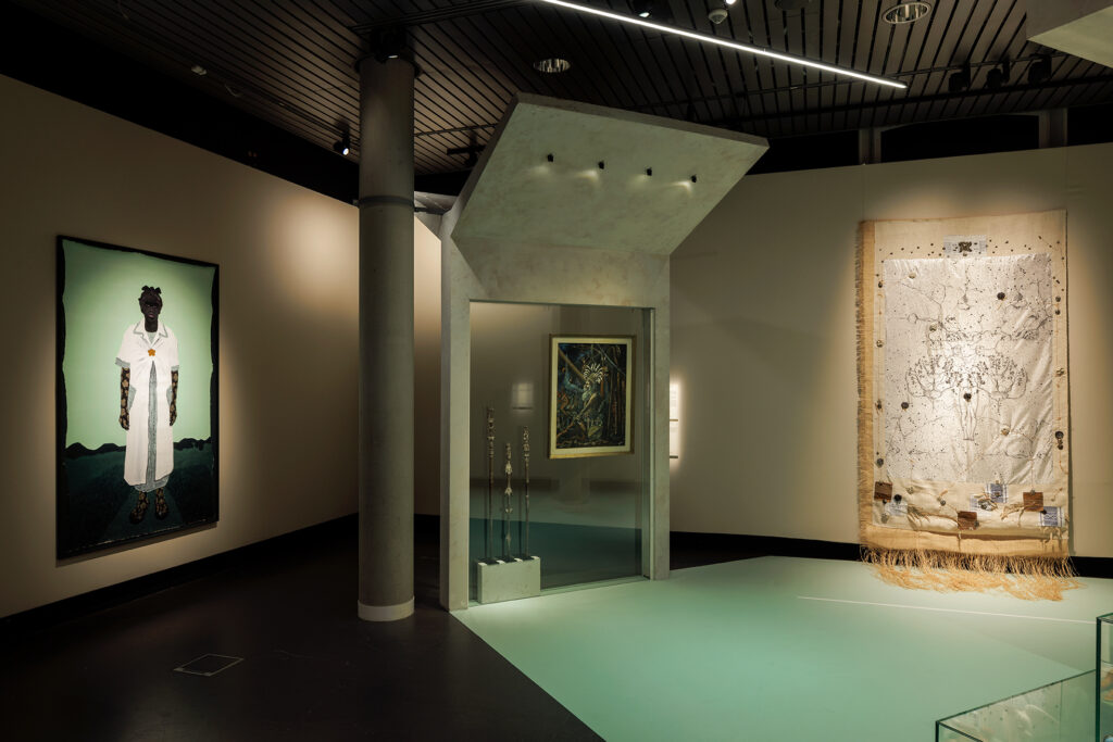 Press-photo-of-artworks-at-wereldmuseum-leiden-in-brilliant-light-exhibition
