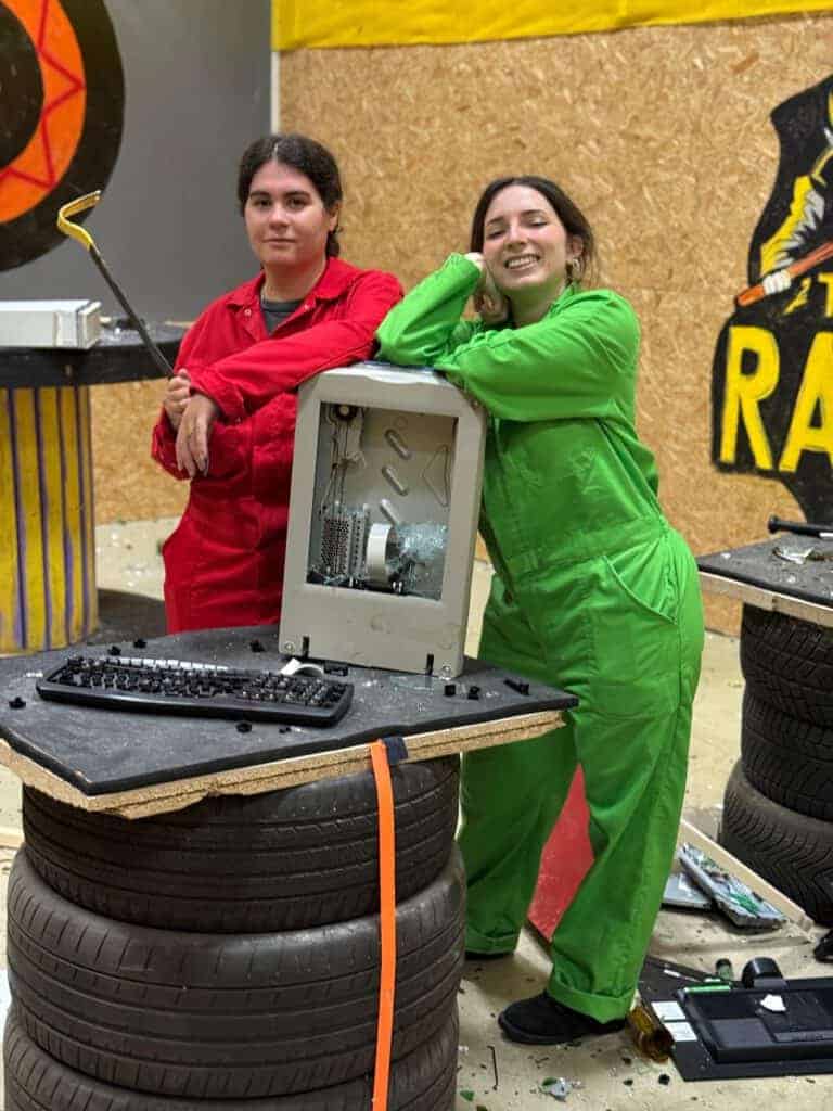 picture-of-two-girls-dressed-with-protective-gears-experiencing-the-rage-enidhoven