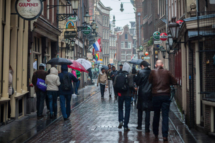 people-walking-in-rain-in-amsterdam