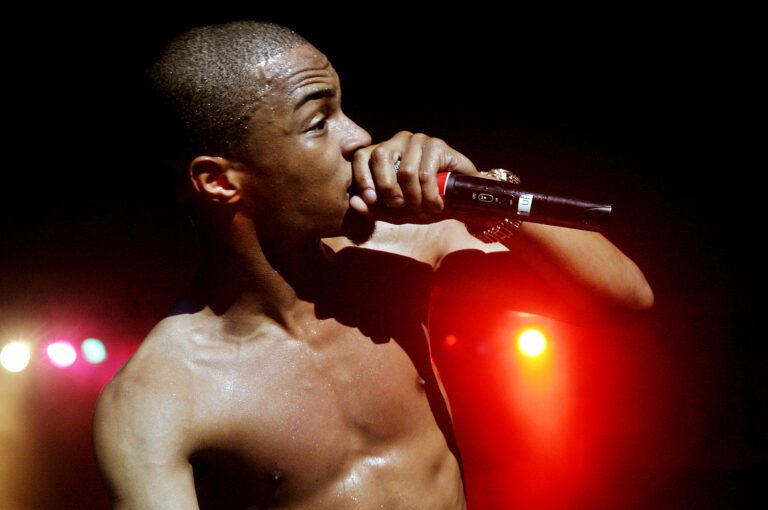 Fiets fail: American rapper arrested after hitting Dutch police car with a bike