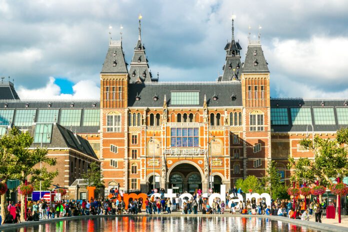 Front-side-of-the-rijksmuseum-in-amsterdam-the-netherlands
