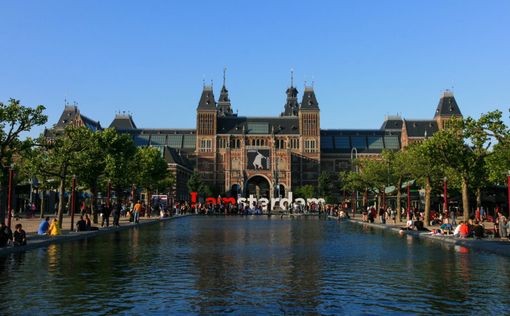 rijksmuseum-amsterdam-exterior