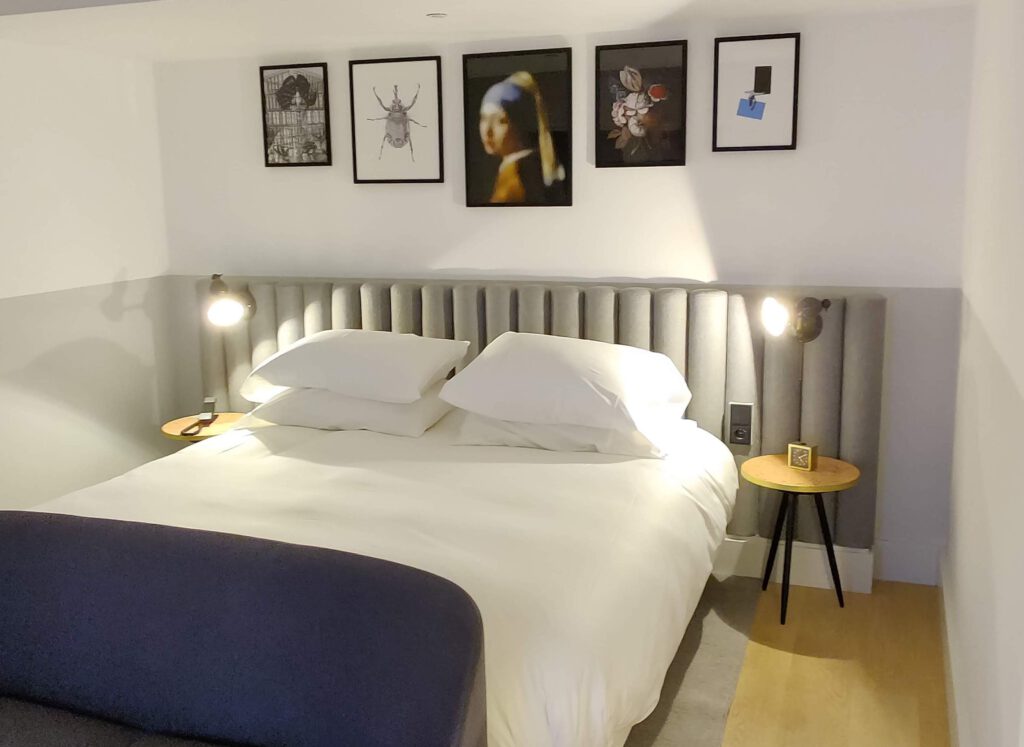 photo-of-room-at-kimpton-de-witt-hotel-in-amsterdam-with-luxurious-bed-and-artwork
