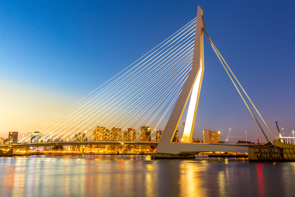 Rotterdam-skyline-Erasmus-bridge