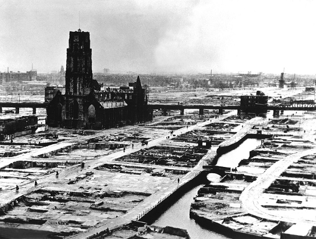 The German ultimatum ordering the Dutch commander of Rotterdam to cease fire was delivered to him at 10:30 a.m. on May 14, 1940. At 1:22 p.m., German bombers set the whole inner city of Rotterdam ablaze, killing 30,000 of its inhabitants. (OWI) NARA FILE #: 208-PR-10L-3 WAR & CONFLICT BOOK #: 1334