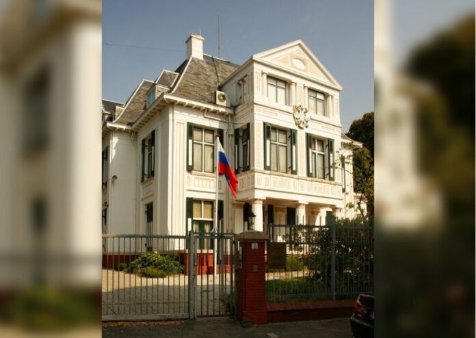 White-building-hosting-Russian-Embassy-in-The-Hague-with-Russian-flag-in-front