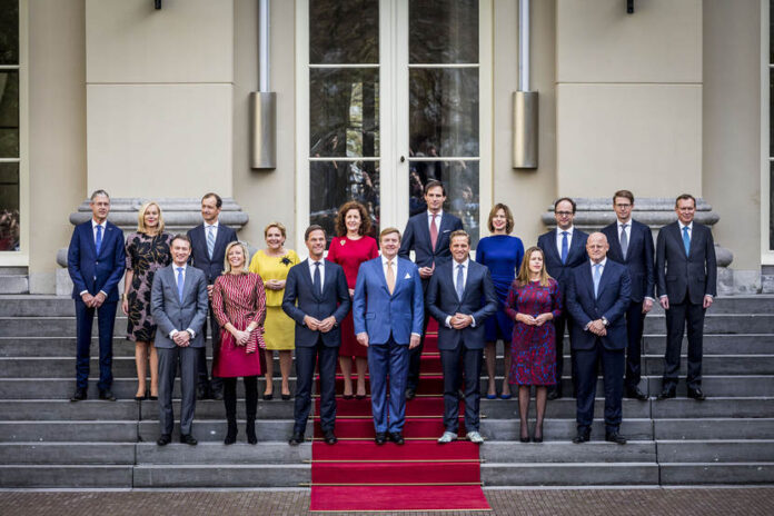 Prime-Minister-Mark-Rutte-third-cabinet-and-Dutch-King-Willem-Alexander-outside-Paleis-Noordeinde