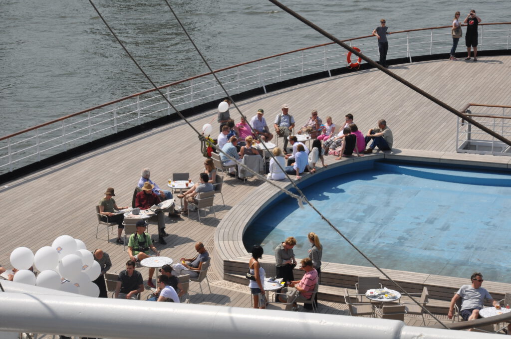 SS-rotterdam-swimming-pool