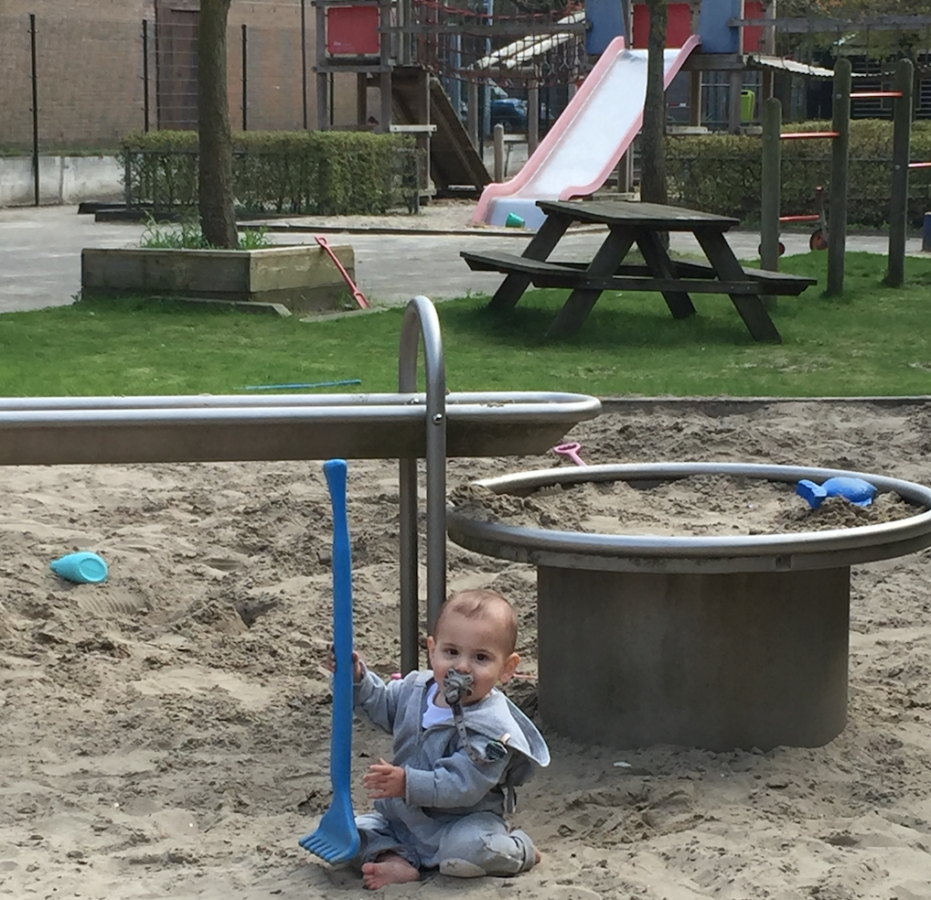 baby-playing-in-sand-in-the-Netherlands