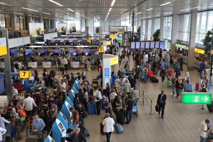 Schiphol-airport-Amsterdam-Netherlands-check-in-counters-busy