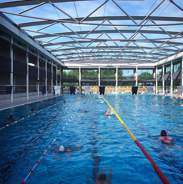 Image-of-swimming-pool-with-swimmers-in-zwembad-de-kommerijn-in-utrecht