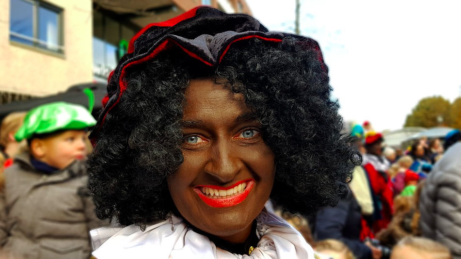 woman-dressed-as-zwarte-piet