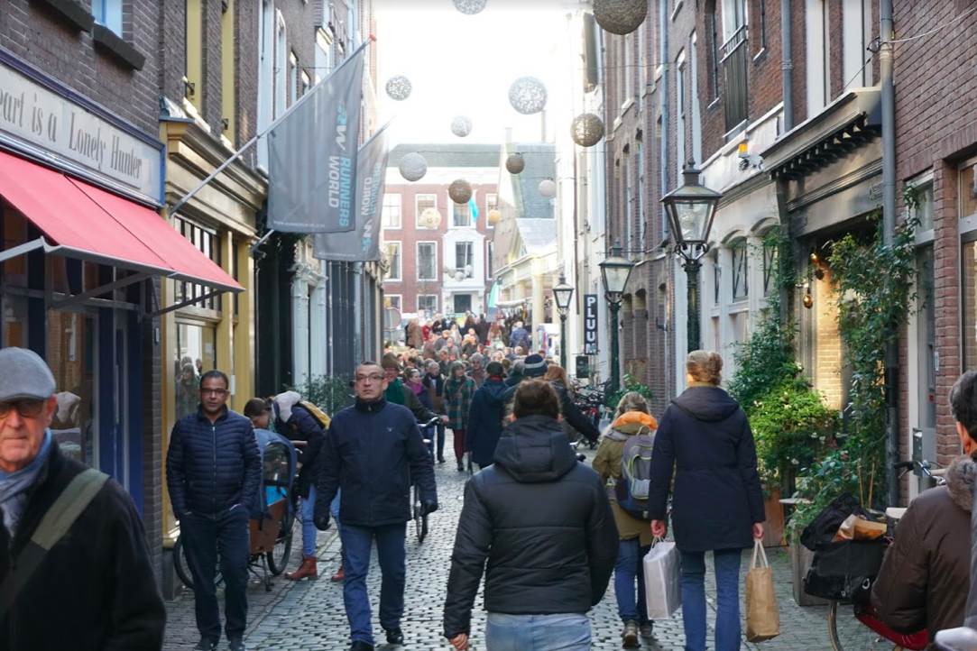 photo-of-crowded-street-in-Amsterdam-with-many-tourists