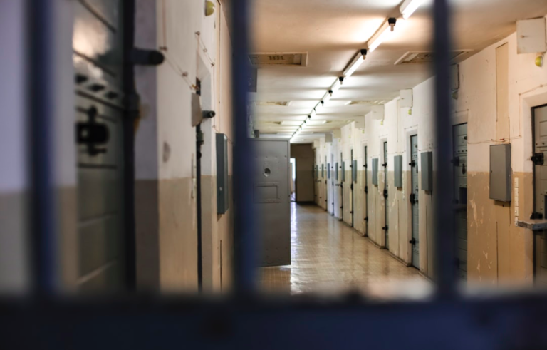 Dutch prisoners to have own phone and key to cell