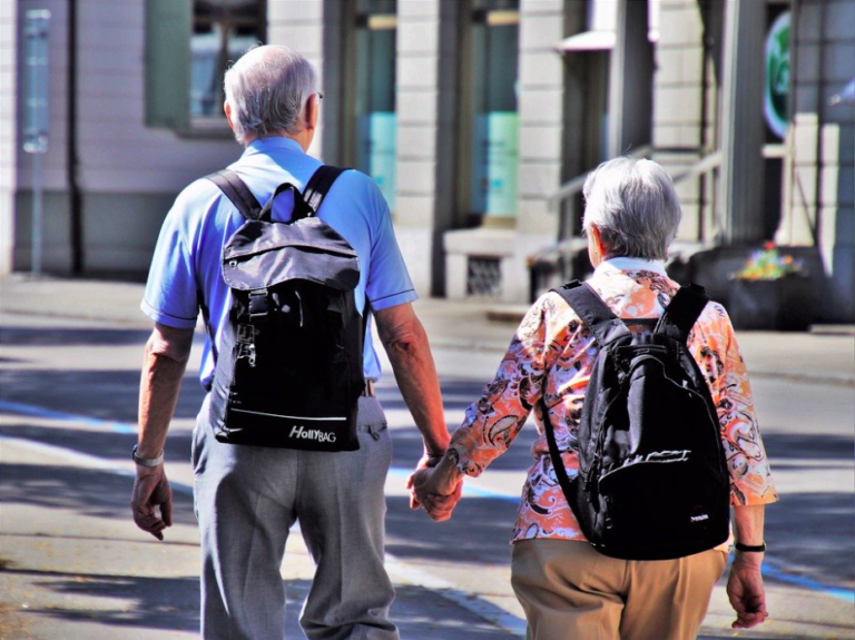 Supermarkets recommended to open from 7-8am so elderly people can do their groceries