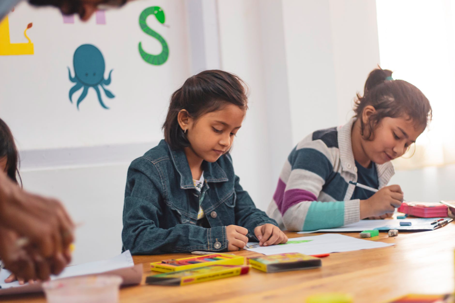 Dutch-primary-school-chrildren-studying-in-an-international-school