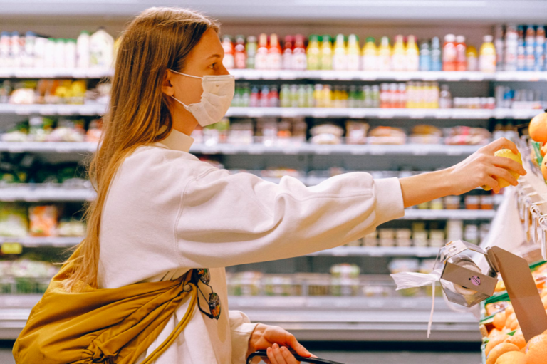 Customers in supermarkets no longer respect coronavirus measures